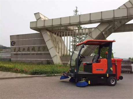 重庆工商职业学院采购我公司驾驶式扫地机.jpg